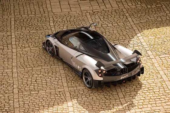 Pagani продемонструвала тизер невідомого боліда