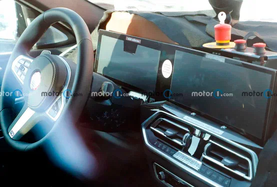 У оновленого BMW X6 з'явиться салон з 2-ма великими екранами