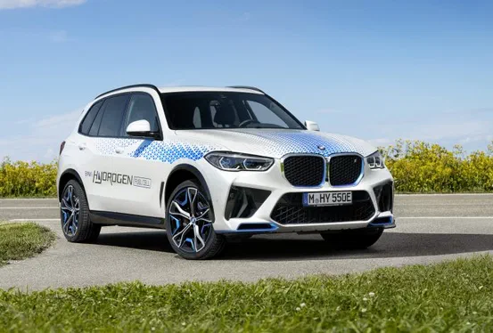 Водневий кросовер BMW iX5 Hydrogen розсекретив свої характеристики