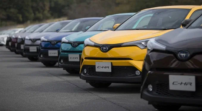 Кросовер Toyota C-HR починає домашні продажі