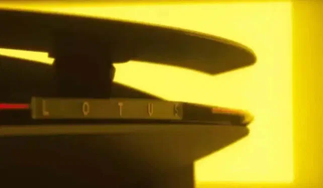 Концепт Lotus Theory 1: унікальний дизайн та центральне розташування водія