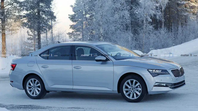 На зимові дороги виїхав оновлений Skoda Superb
