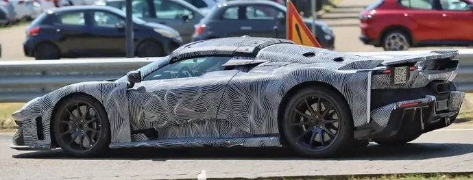 Ferrari готує відкриту версію F80: гіперкар Aperta вперше помітили під час випробувань