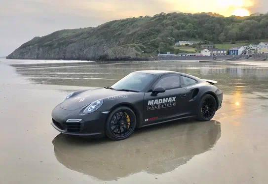 1200-сильний Porsche 911 спробує побити рекорд швидкості на піску