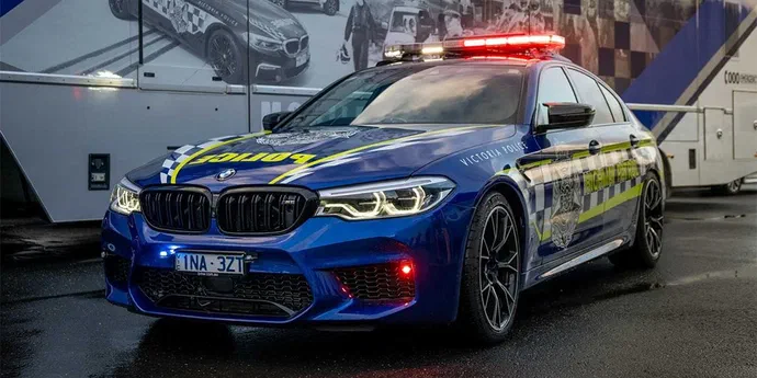 Поліція в Австралії пересіла на BMW M5