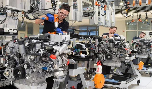 Автомобілі Mercedes-Benz будуть їздити на польських двигунах