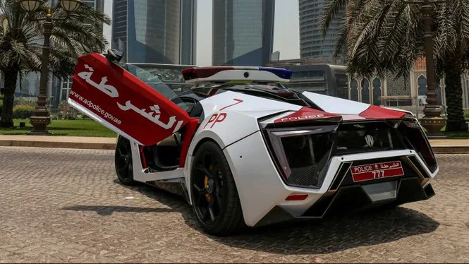 Поліції ОАЕ надали на службу надпотужний Lykan HyperSport (ВІДЕО)
