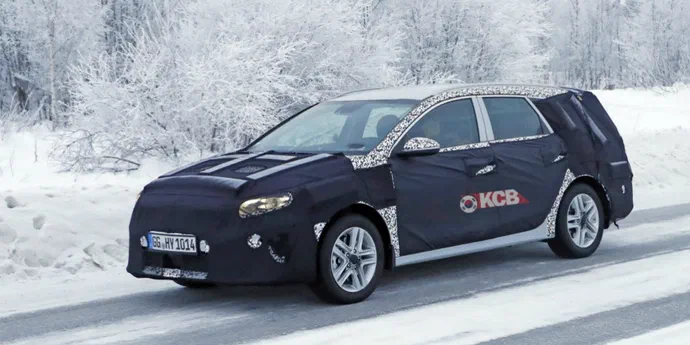 Kia розпочала тести гібридного Ceed у кузові універсал