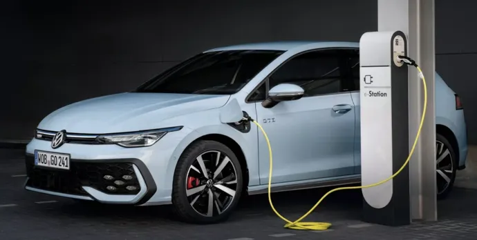 Генеральний керівник VW вбачає необхідність PHEV, оскільки попит на електромобілі зменшується