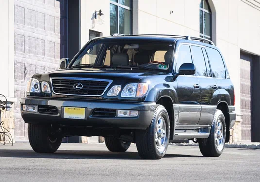 17-річному Lexus LX 470 поставили ціну, яка в 1,5 рази більша, ніж новий авто