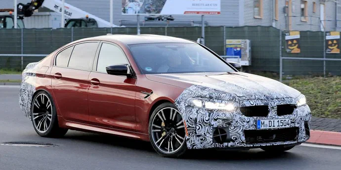 Оновленому седану BMW M5 влаштували перші тестові заїзди