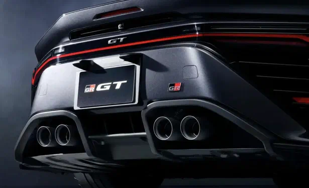 Toyota не поспішає прощатися з бензиновими двигунами: Акіо Тойода назвав свій найбільший страх
