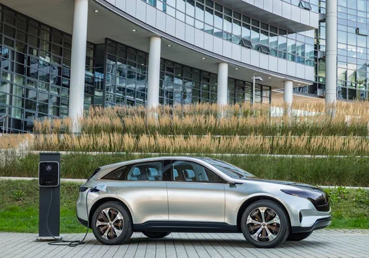 Mercedes-Benz презентує в Женеві товарний електричний кросовер