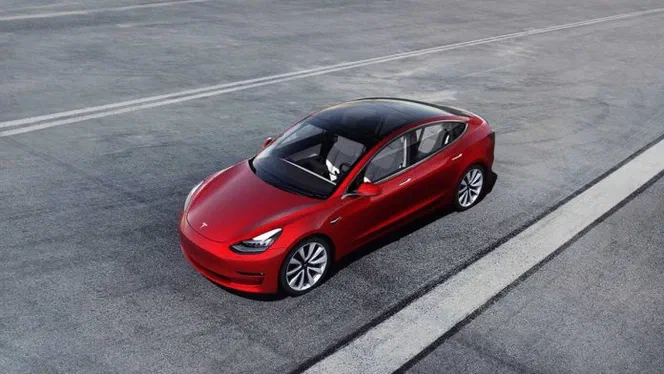 Tesla Model 3 змогла встановити новий світовий рекорд (ВІДЕО)