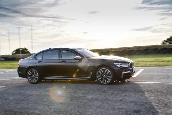 BMW 7-Series з моторами V12 стануть історією