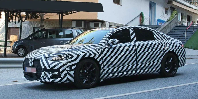 DS активно тестує суперника для BMW 5-Series та Mercedes-Benz E-Class