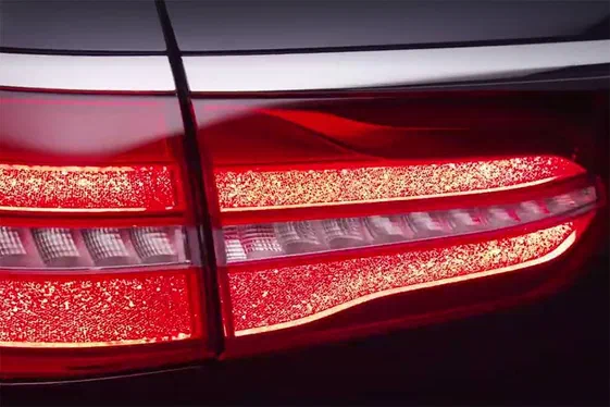 Mercedes-Benz показав тизер новенького «фургона» E-Class
