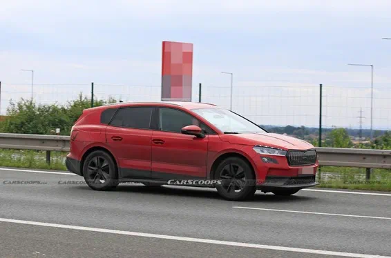 Електричний кросовер Skoda Enyaq розсекречений зовнішністю