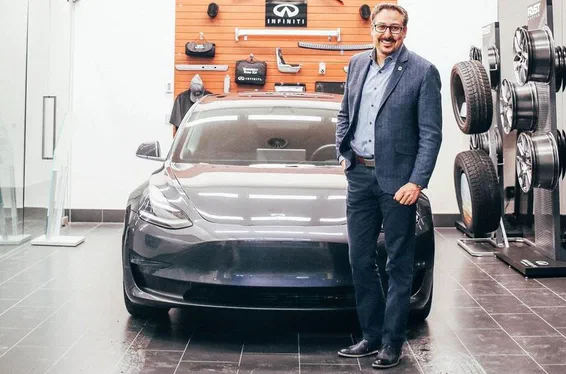 Infiniti тепер продає автомобілі Tesla?