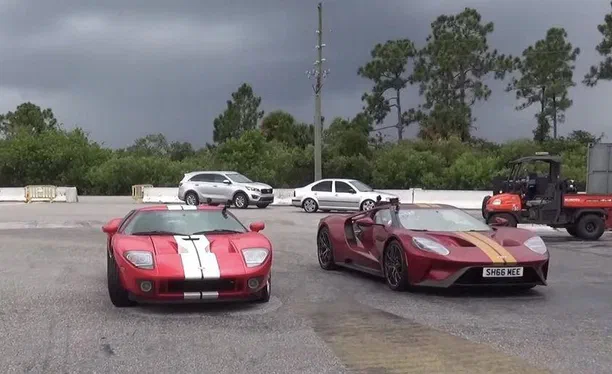 Два покоління моделі Ford GT посперечалися в дрег-рейсі (ВІДЕО)