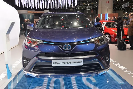Toyota представила концепт RAV4 Sapphire Hybrid