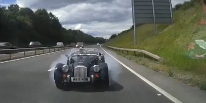 Спорткар Morgan та кросовер Audi потрапили в ДТП (ВІДЕО)