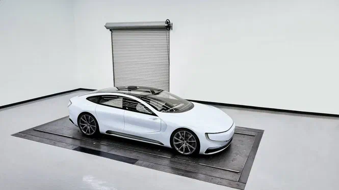 Китайці привезли на презентацію нової машини старий концепт