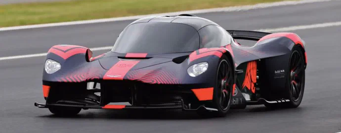 Гіперкар Aston Martin Valkyrie вперше виїхав на гоночний трек (ВІДЕО)