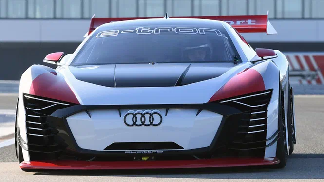 Audi показала на першому зображенні свій новий суперкар