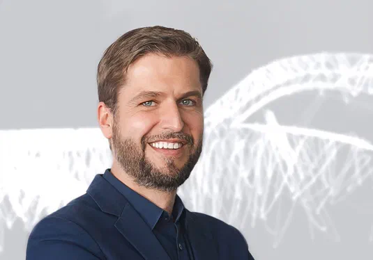 Головний дизайнер Bugatti працюватиме над зовнішністю моделей Aston Martin