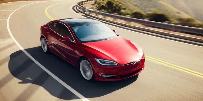 Tesla не буде випускати найбільш бюджетний варіант електромобіля Model S