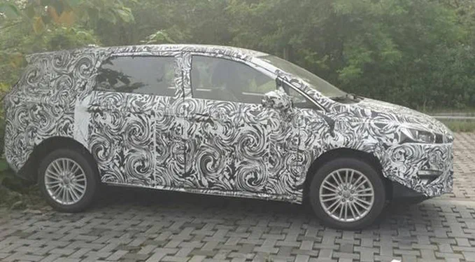 Lifan зайнявся тестами повністю нового мінівена