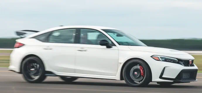 Honda Civic Type R 2025: нова ціна $46,690 — тепер дешевше за Mustang GT на $300