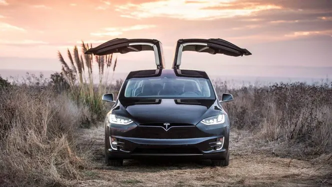 Стандартний кросовер Tesla Model X отримав збільшений запас ходу