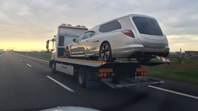 З Porsche Panamera зробили… катафалк