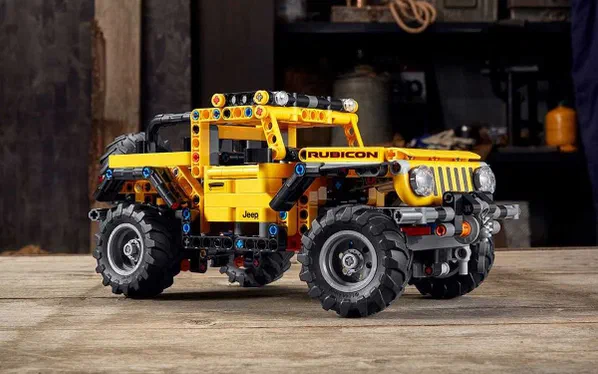 Точна копія позашляховика Jeep Wrangler з Lego