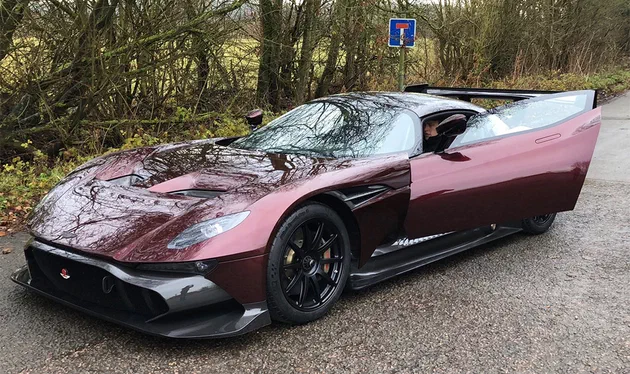 Aston Martin Vulcan підготовлений на їзду по громадських трасах