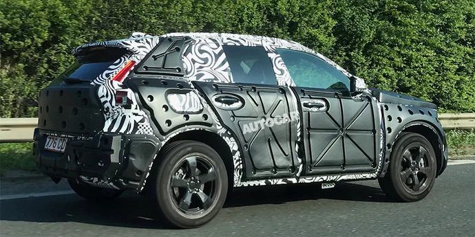 Кросовер Volvo XC40 тестується на громадських дорогах