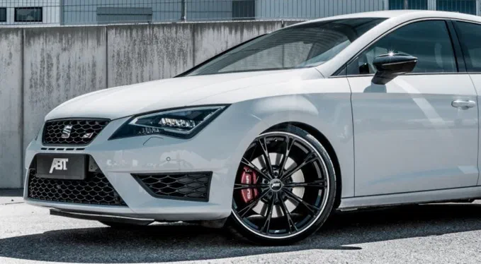 Ательє ABT представило «агресивний» Seat Leon ST Cupra 300 Carbon Edition