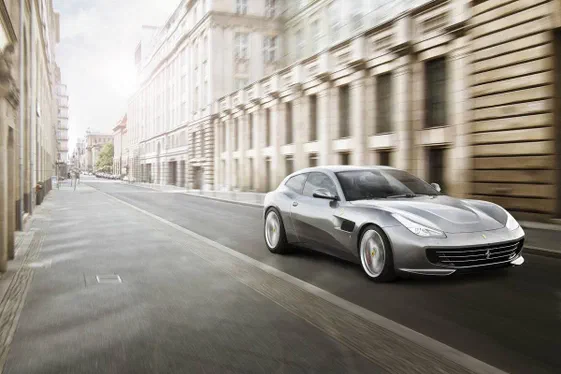 Ferrari презентує турбовану варіацію купе GTC4Lusso