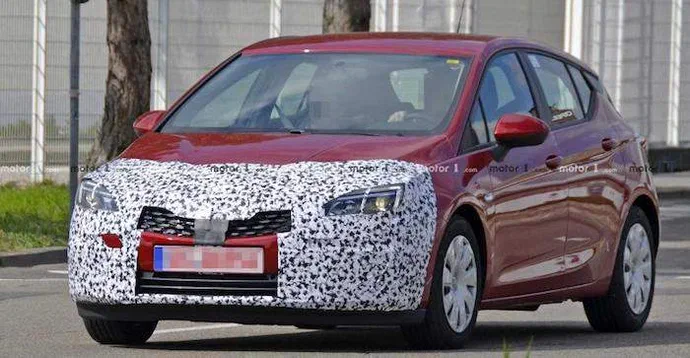 Нова Opel Astra з'явилася на тестах
