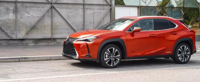 Мініатюрний SUV від Lexus перетвориться на «заряджений» гібридний авто