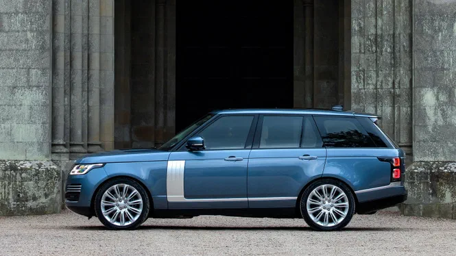 Новенький Range Rover буде змінювати платформу та «прибирати» кілограми