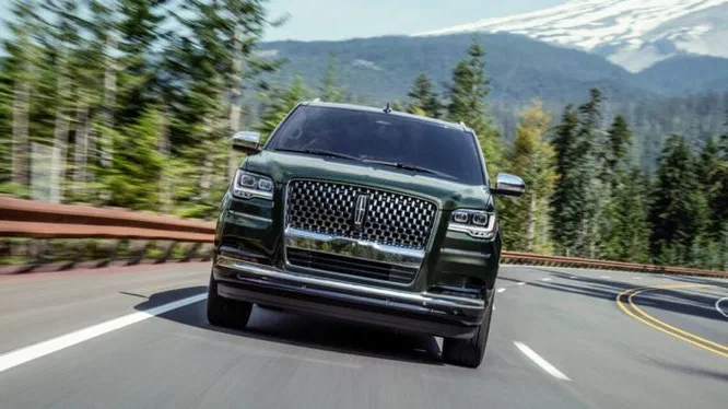 В США дебютував рестайлінговий Lincoln Navigator