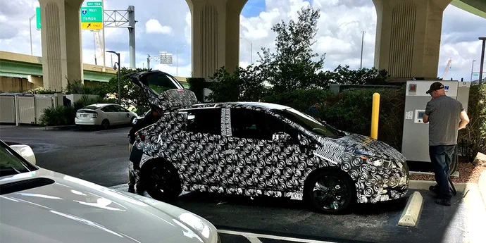 Нове покоління Nissan Leaf виїхало на громадські дороги