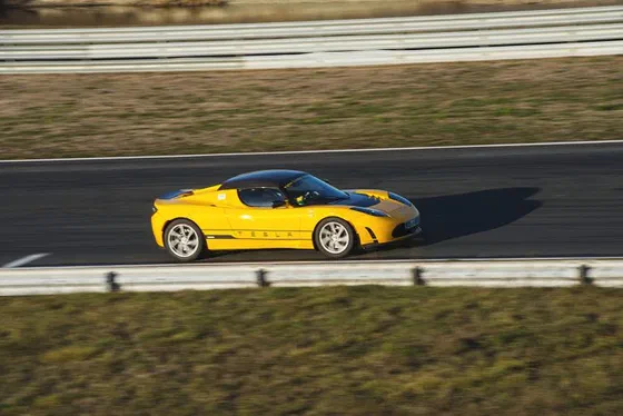 Tesla Roadster змогла встановити новий рекорд