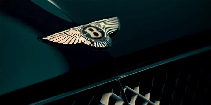 Bentley анонсує дебют новітнього авто