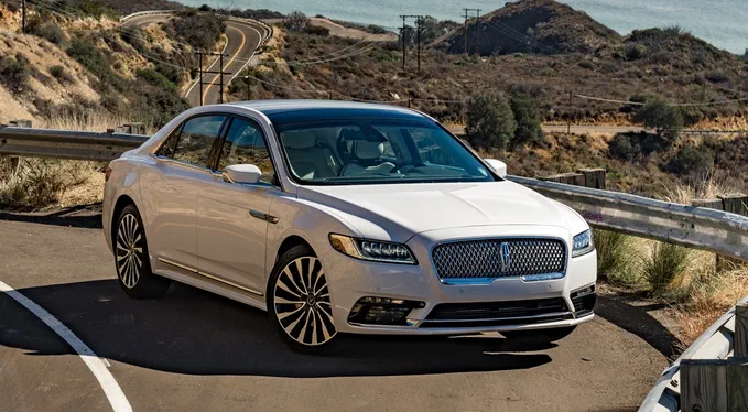 Седан Lincoln Continental може стати історією