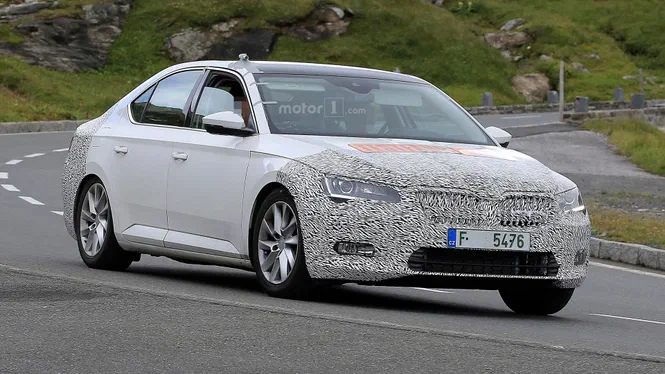Оновлений флагман Skoda Superb підготує багато сюрпризів
