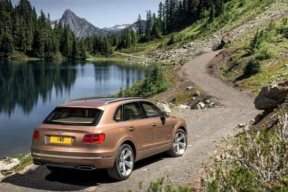 Перші власники вже отримали Bentley Bentayga